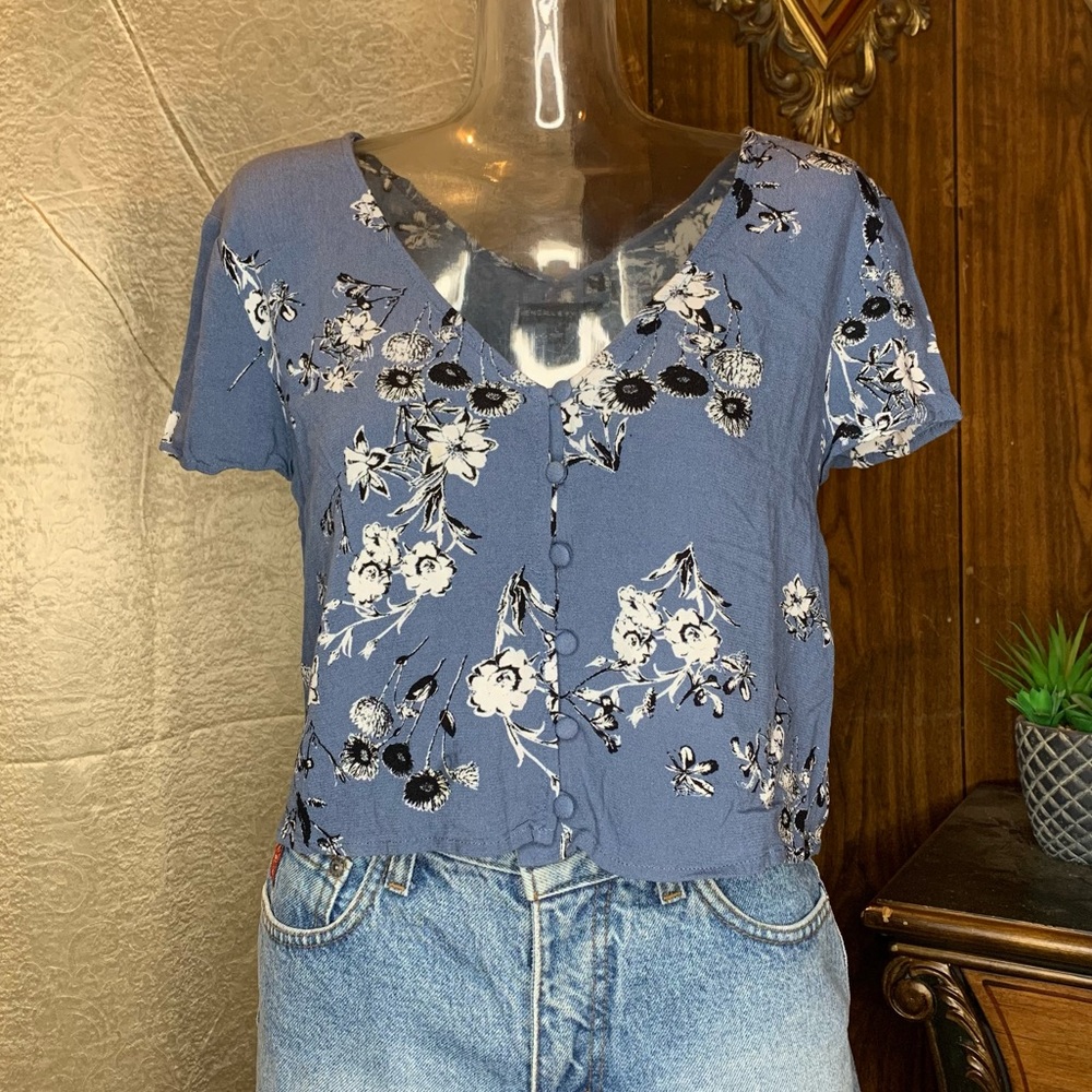 Kendall and Kylie Floral Crop